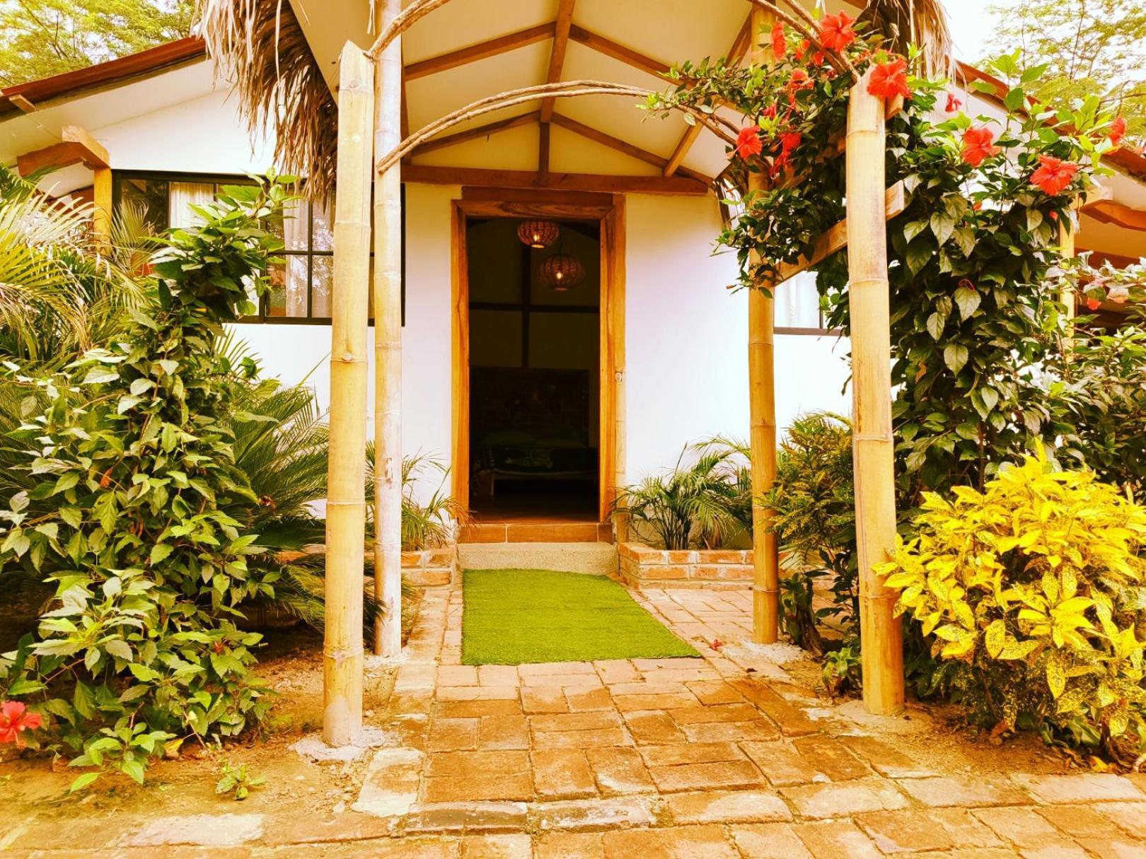 Cafe Madame Hotel Puerto López Kültér fotó