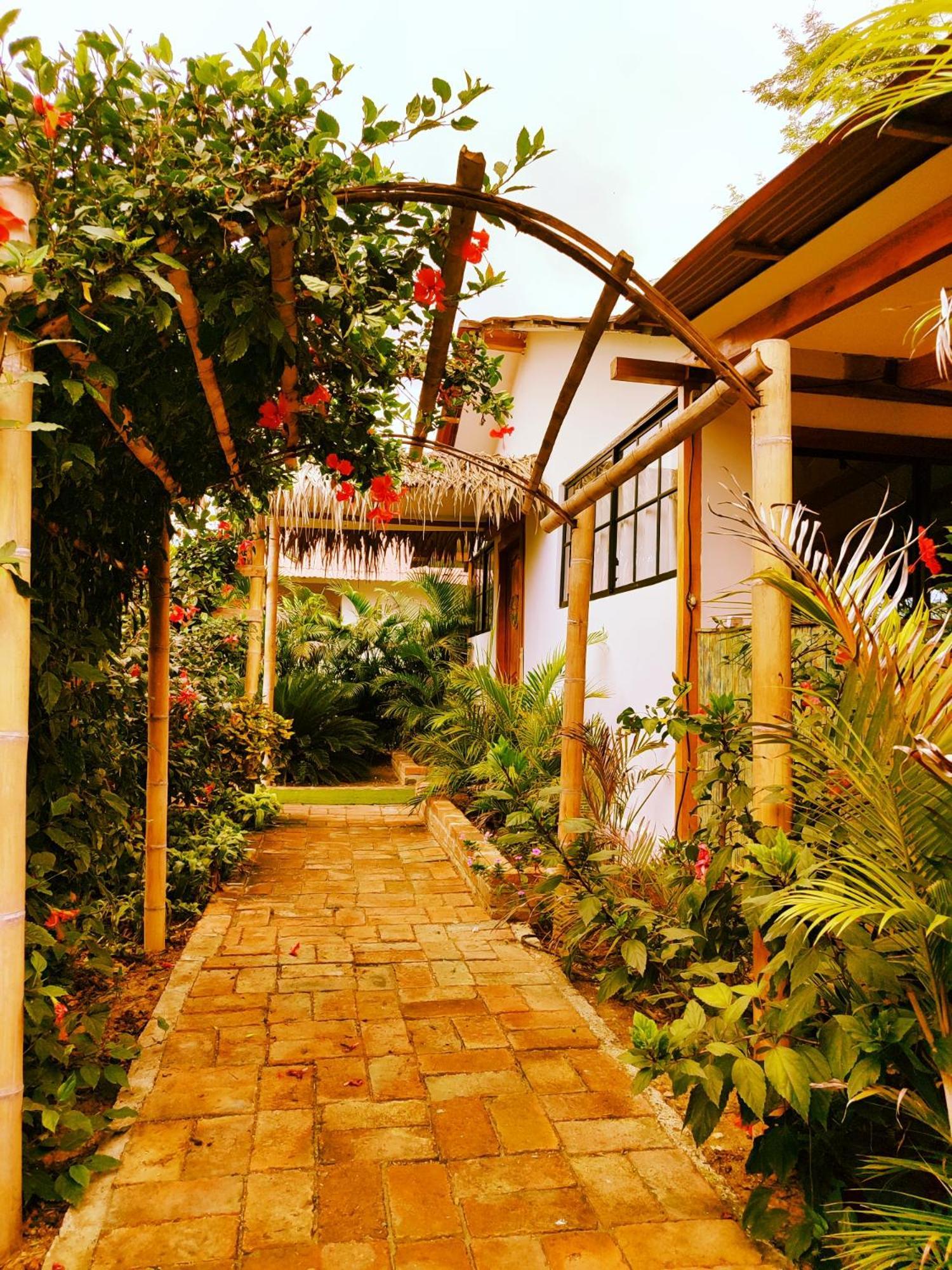 Cafe Madame Hotel Puerto López Kültér fotó